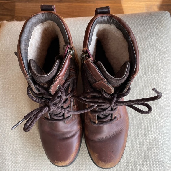 UGG Kasey leather zip up boots - Picture 5 of 14